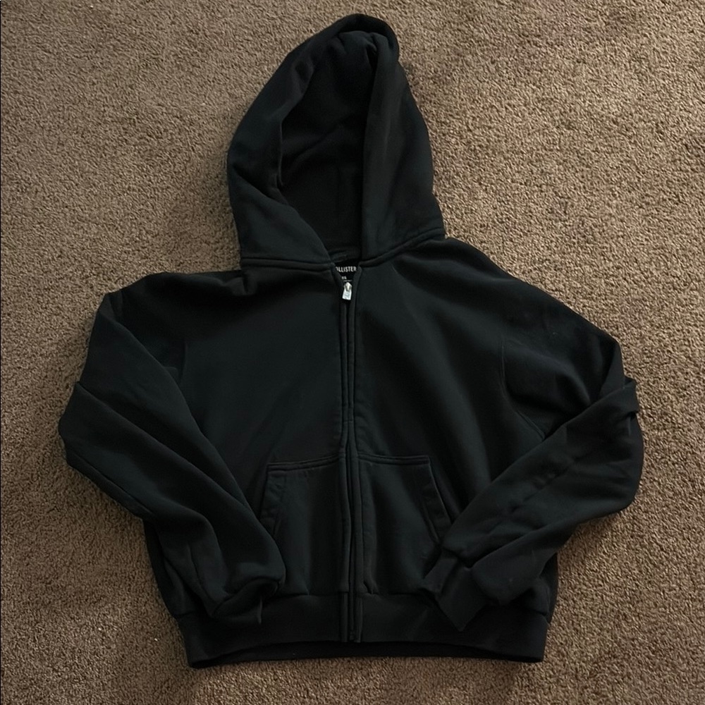 Hollister Black Zip-Up Hoodie with Hood and Relaxed Fit